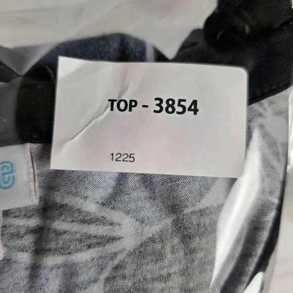 LuLaRoe Classic Tee M Gray Black Floral Hi Low Top - Picture 6 of 6